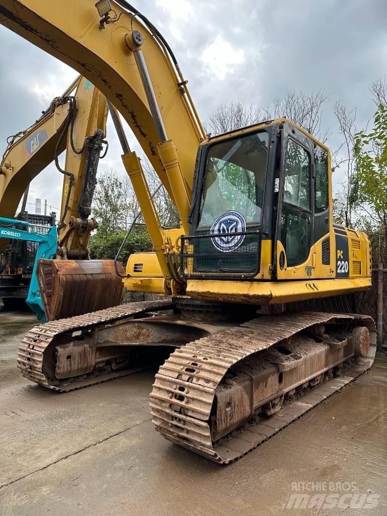 Komatsu PC 220-8 대형 굴삭기 29톤 이상