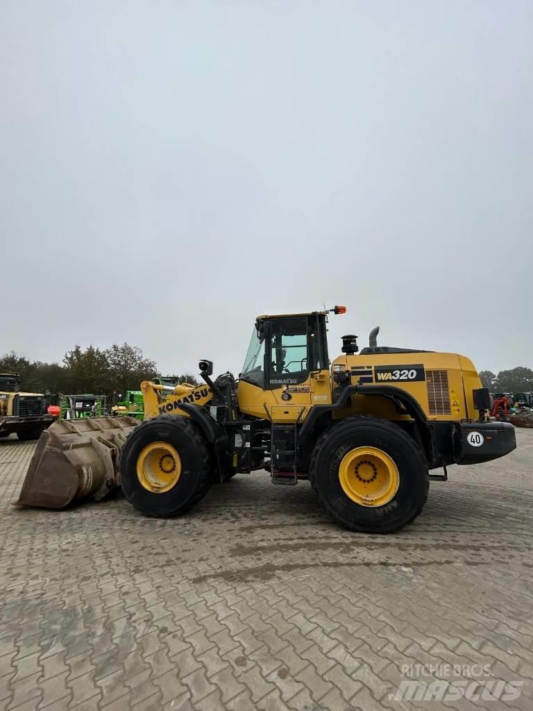 Komatsu WA 320  휠로우더