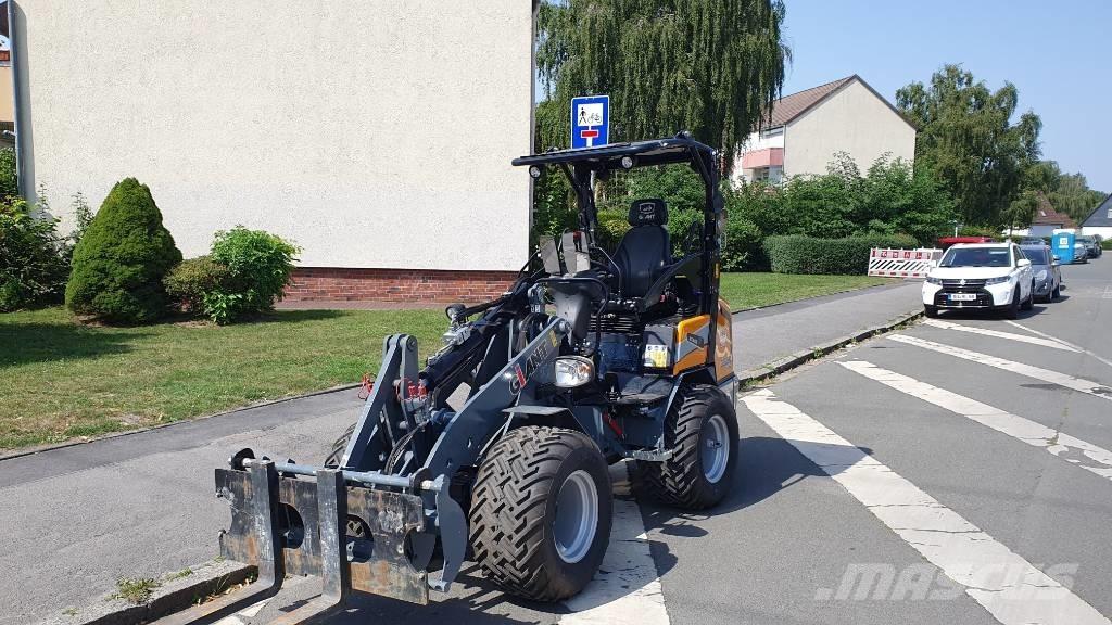 GiANT G 2500 X-Tra  휠로우더