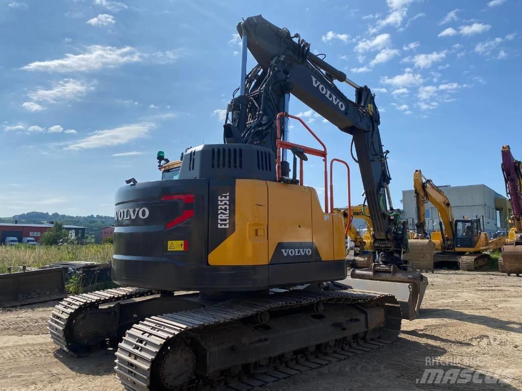 Volvo ECR 235 대형 굴삭기 29톤 이상