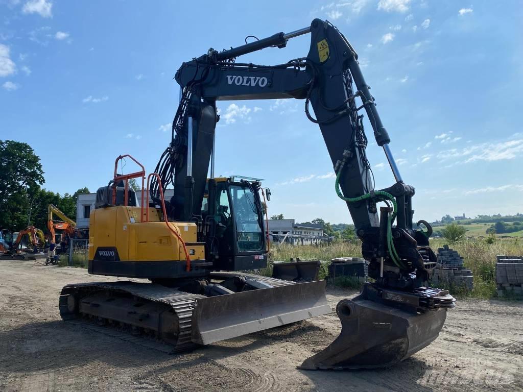 Volvo ECR 235 대형 굴삭기 29톤 이상