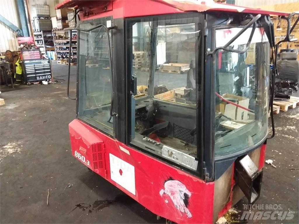 Valmet 860.3 캐빈 및 인테리어