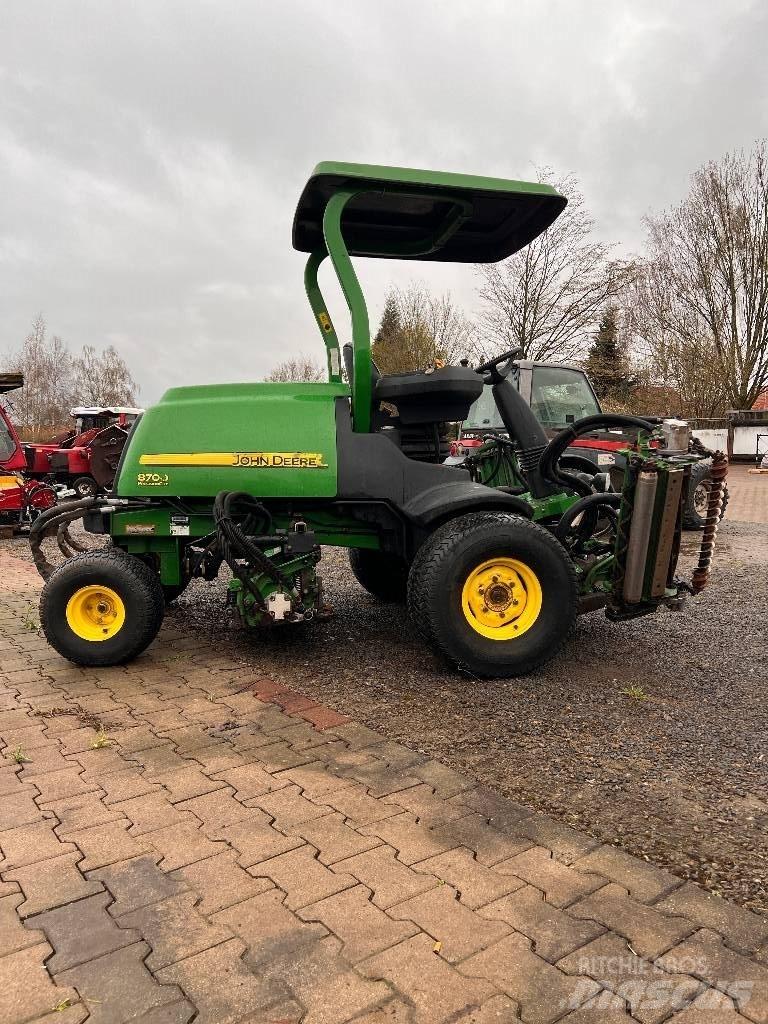 John Deere 8700 페어웨이 잔디깎기