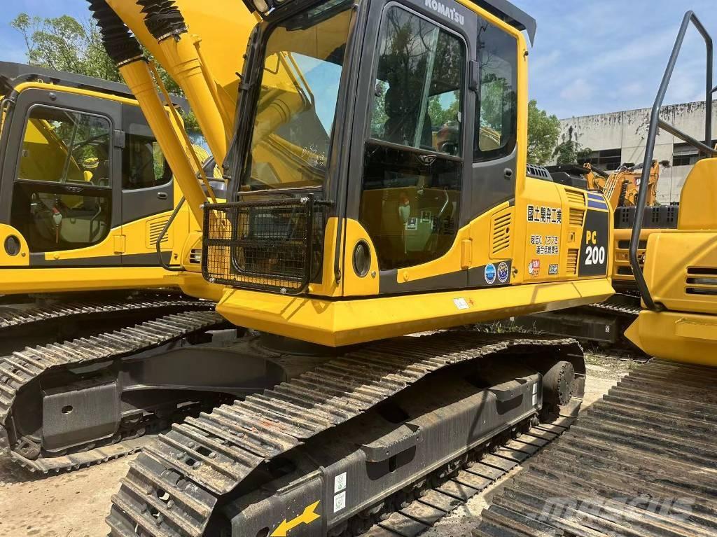 Komatsu PC 220 대형 굴삭기 29톤 이상