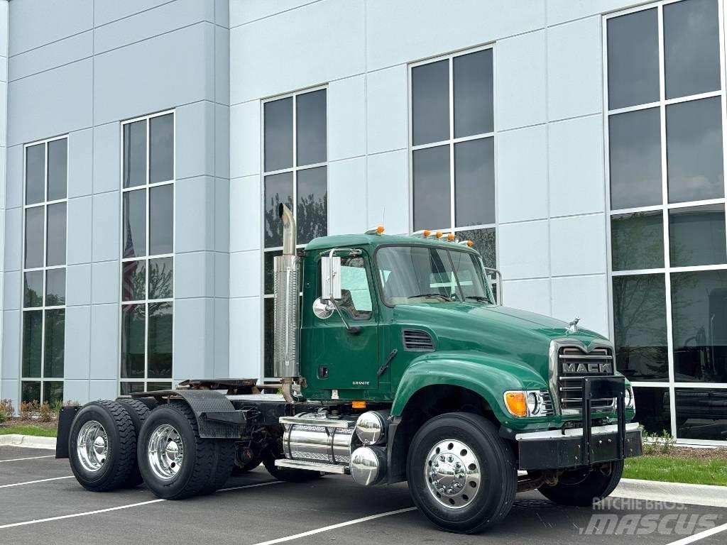Mack Granite CV713 트랙터 유닛
