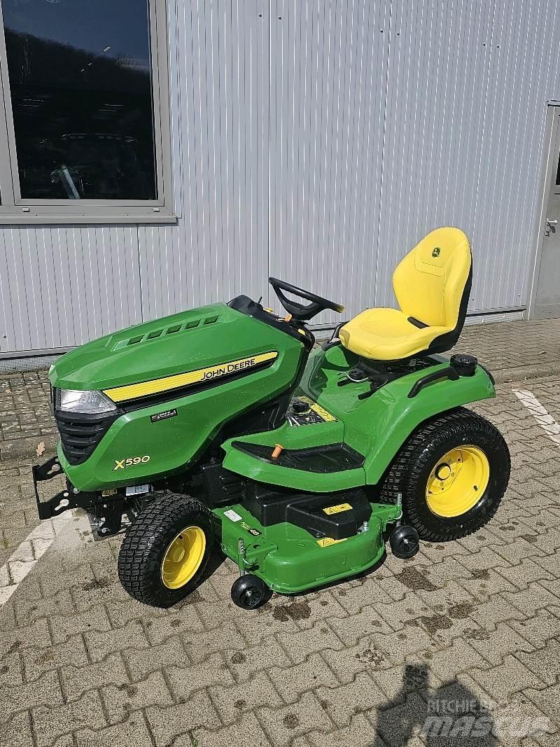 John Deere X590 제초기