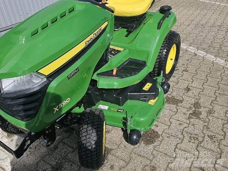 John Deere X590 제초기