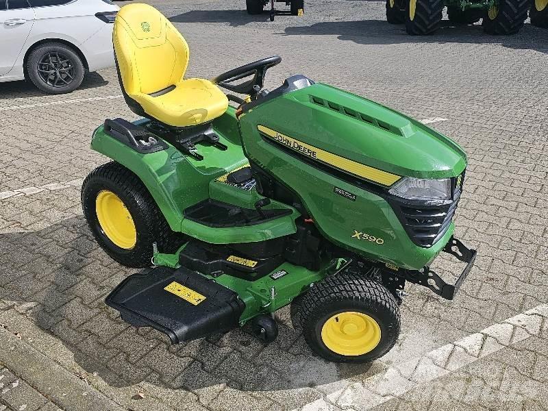 John Deere X590 제초기