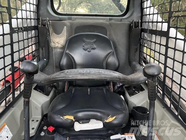 Bobcat T 590  스키드로더