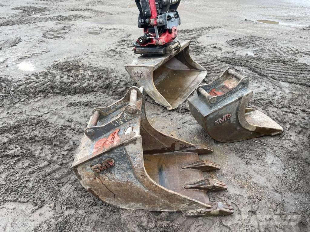 Takeuchi TB 240 소형 굴삭기 7톤 미만