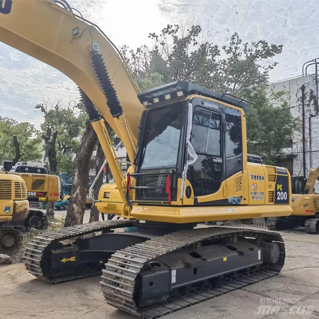 Komatsu PC 200 대형 굴삭기 29톤 이상