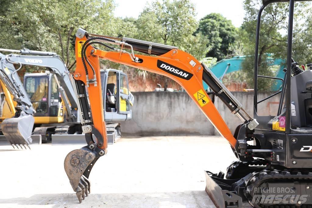Doosan DX 17 대형 굴삭기 29톤 이상