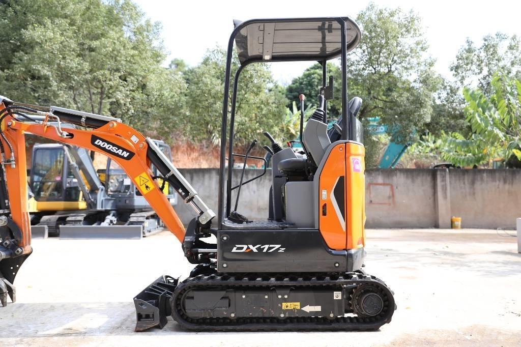 Doosan DX 17 대형 굴삭기 29톤 이상