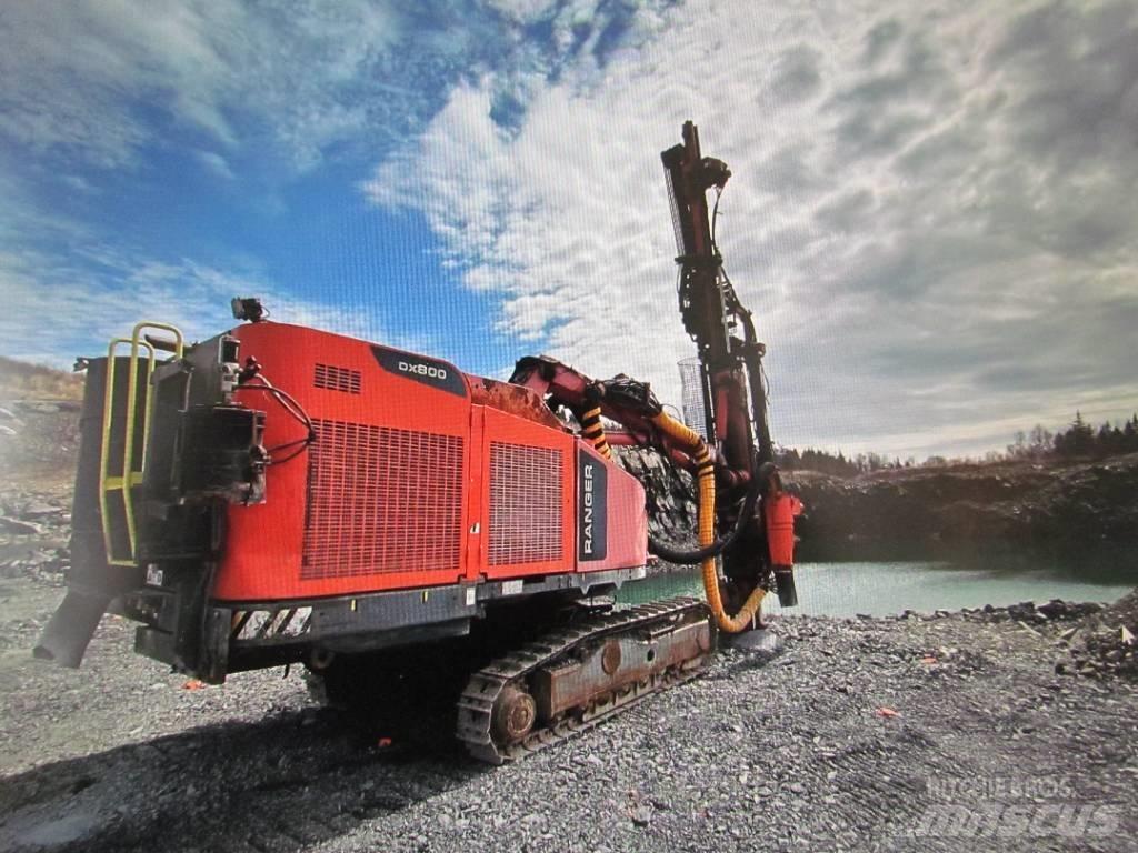 Sandvik DX 800 도로 굴착기