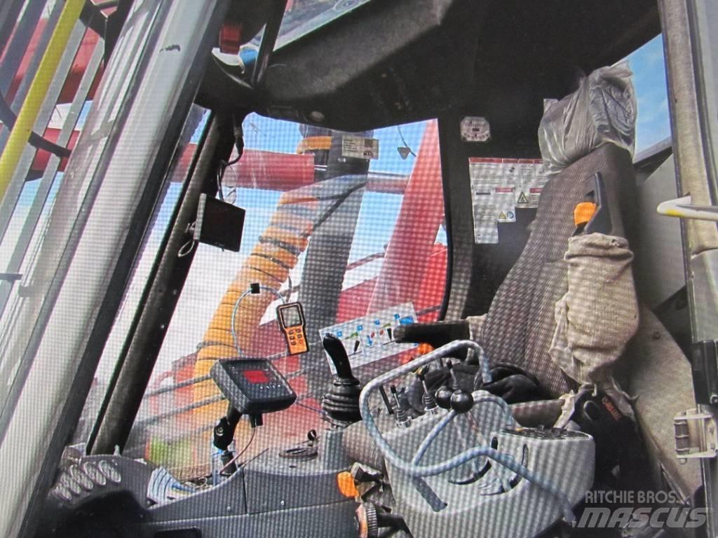 Sandvik DX 800 도로 굴착기