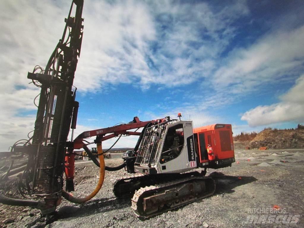 Sandvik DX 800 도로 굴착기