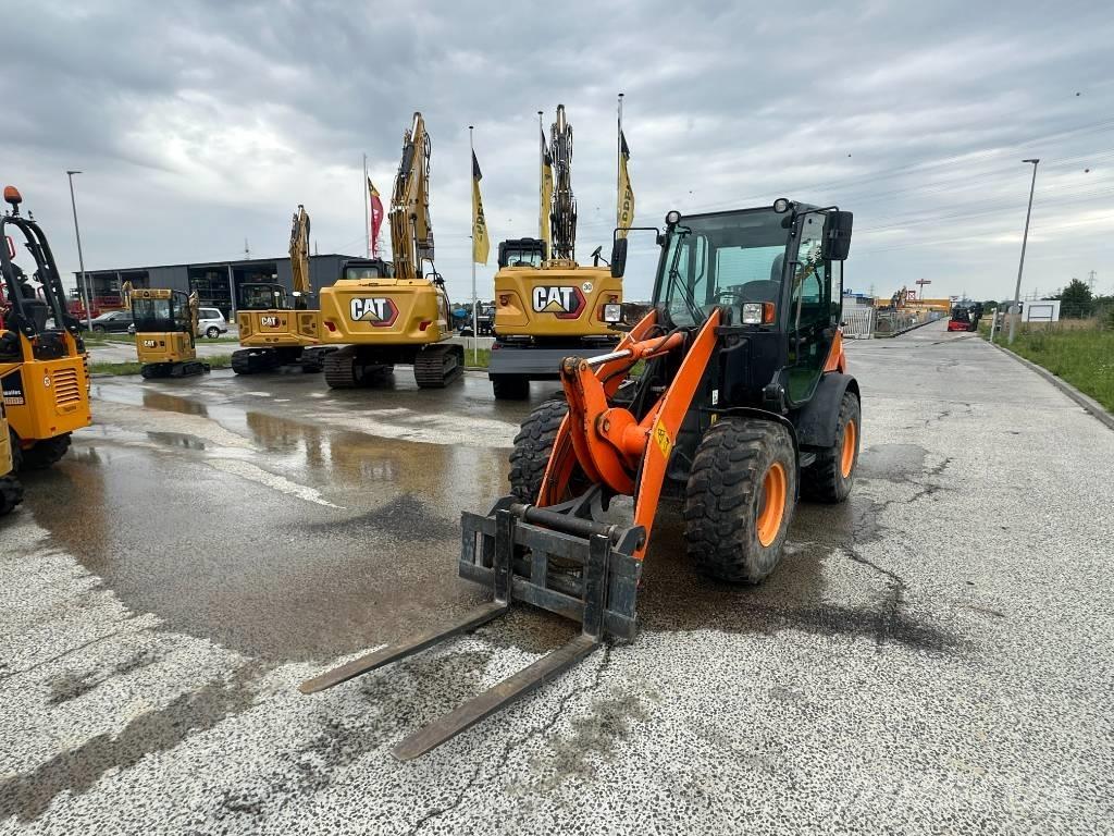 Komatsu WA 70  휠로우더