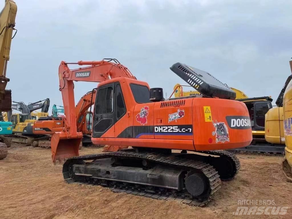 Doosan 225-7 대형 굴삭기 29톤 이상