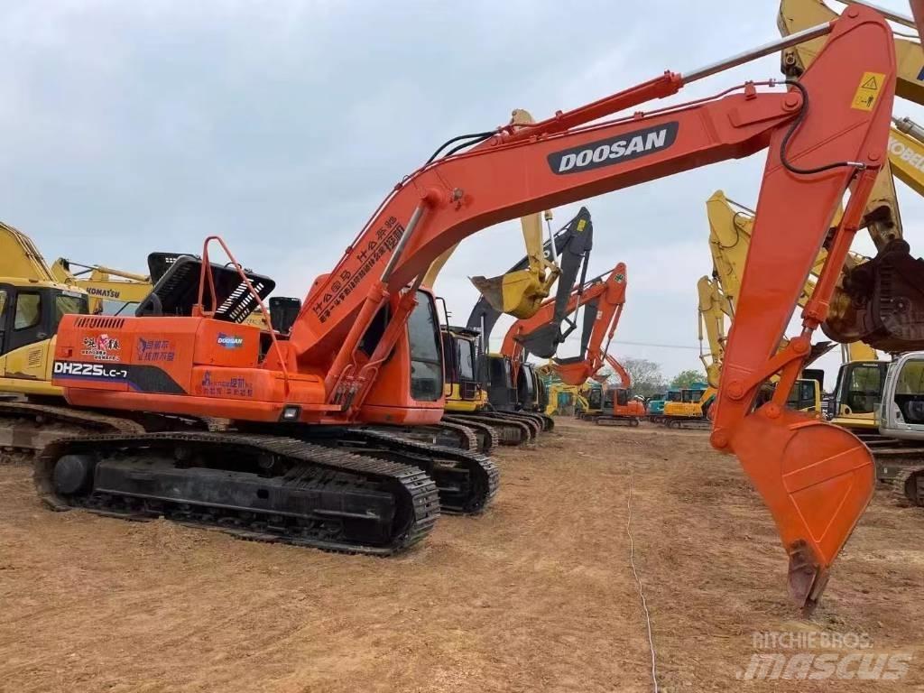 Doosan 225-7 대형 굴삭기 29톤 이상