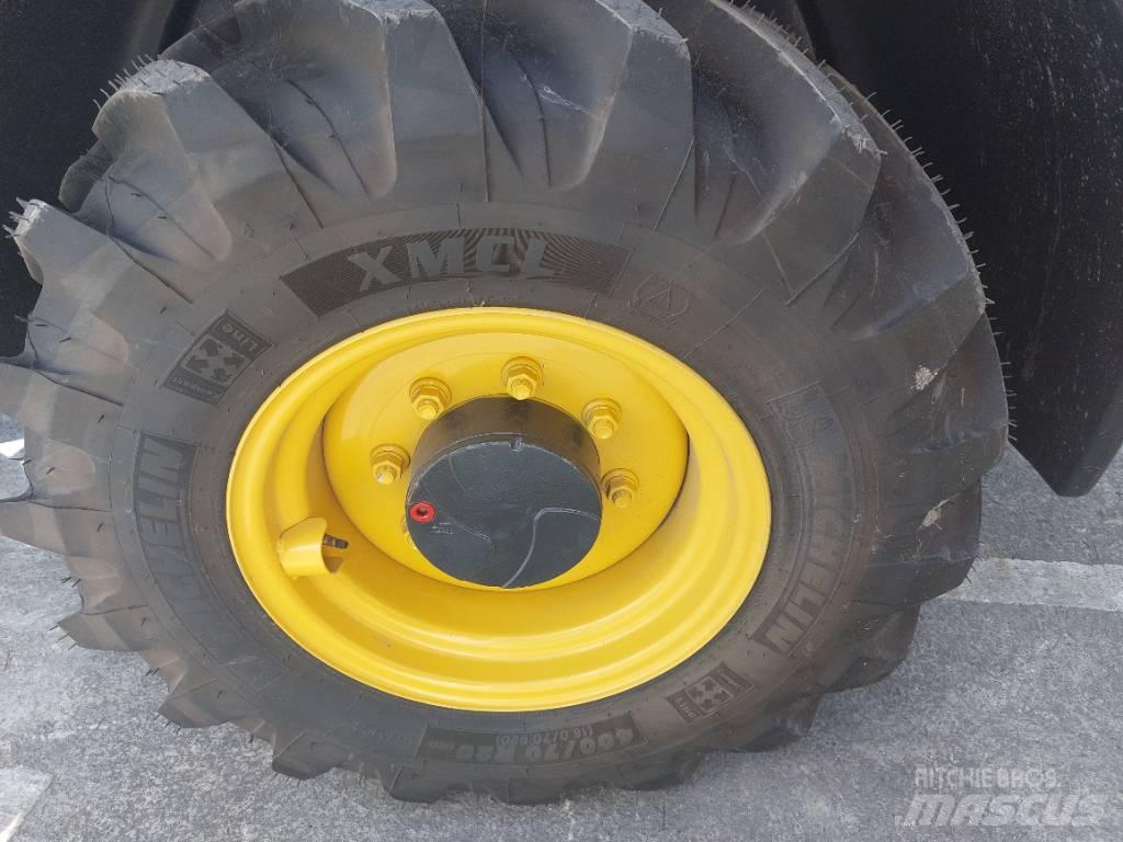 Komatsu WA80M-8 미니 로더