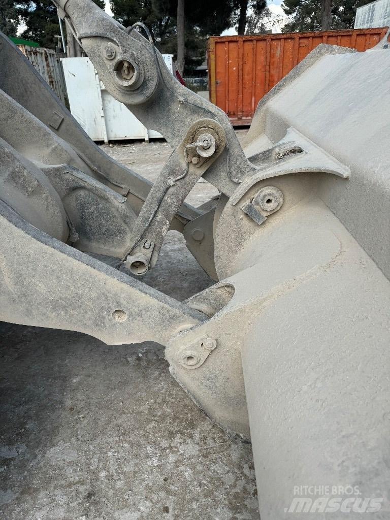 Volvo L 120 F  휠로우더