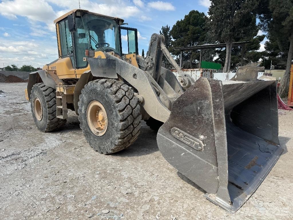 Volvo L 120 F  휠로우더