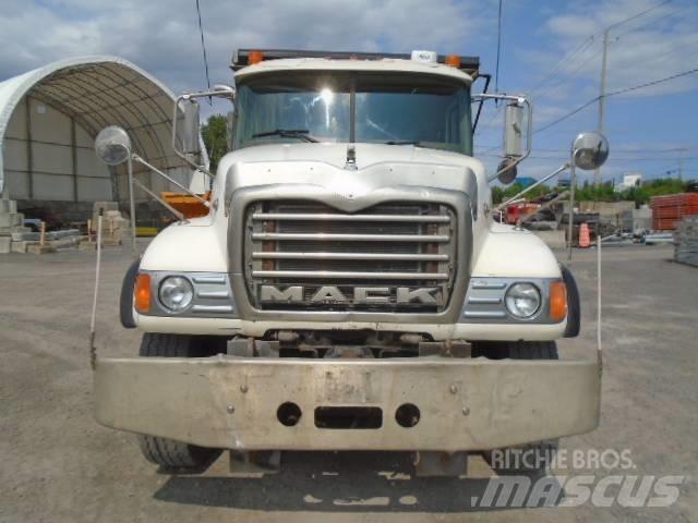 Mack CV 713 덤프 트럭