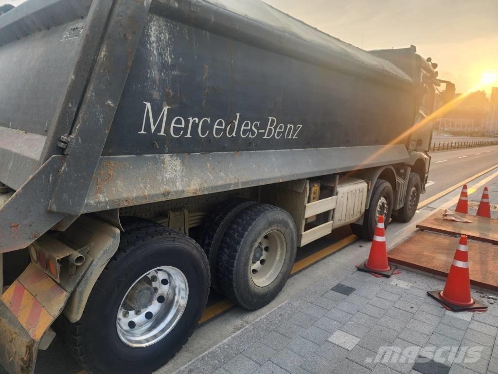 Mercedes-Benz 3951K 건설현장 덤프트럭