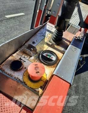 SkyJack SJ 12 자주식 고소작업대
