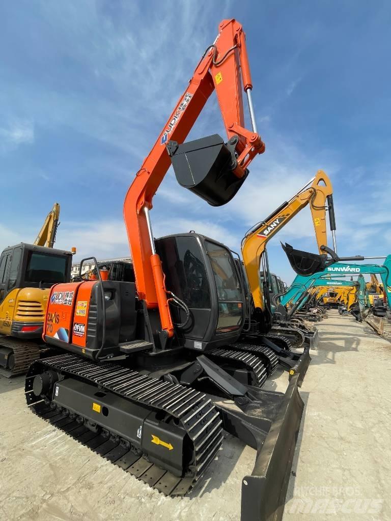 Hitachi ZX 70 소형 굴삭기 7톤 미만