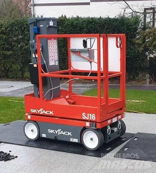 SkyJack SJ16 가위형 리프트