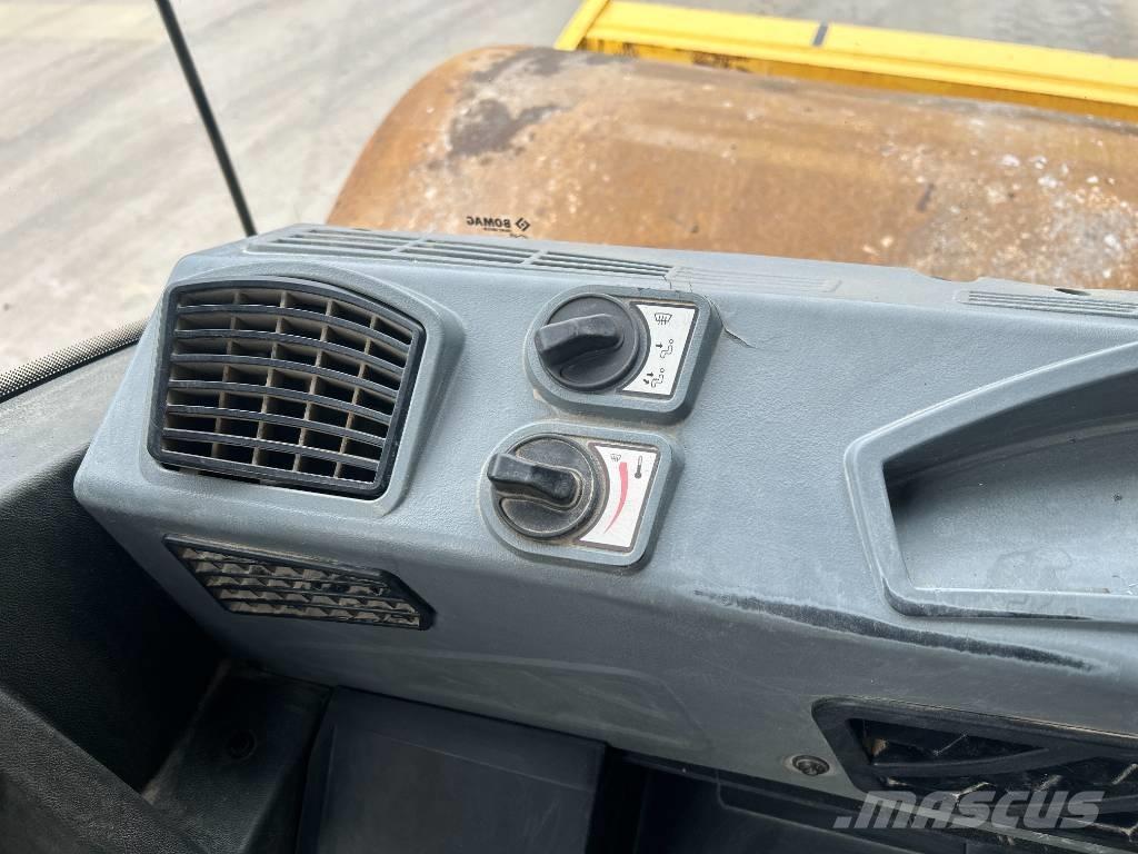 Bomag BW213D-5 싱글 드럼 롤러