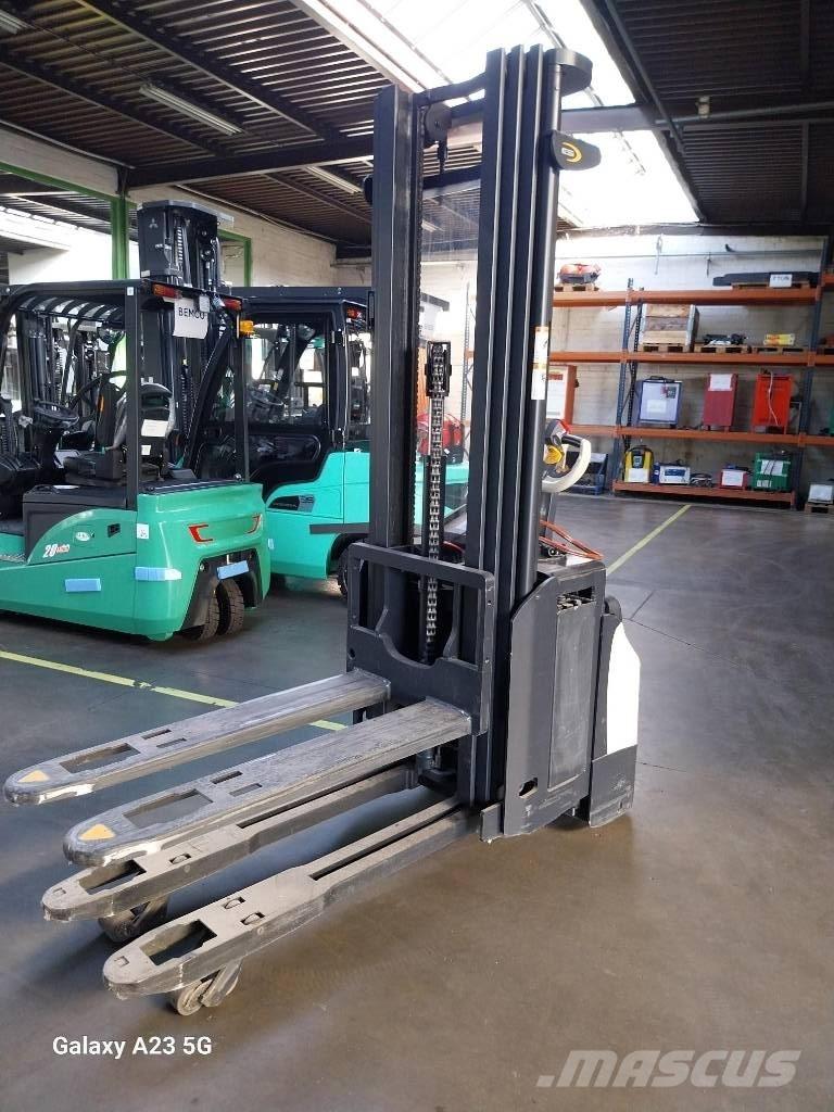 Crown ESi40001.6TT 포크리프트