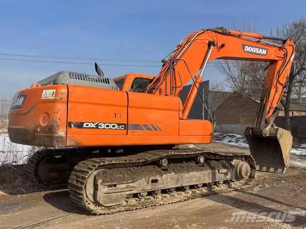 Doosan DX300 대형 굴삭기 29톤 이상