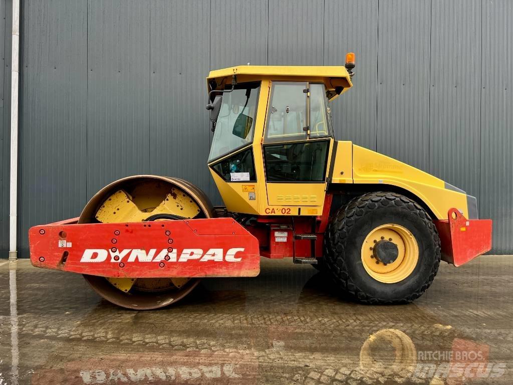 Dynapac CA302D 싱글 드럼 롤러