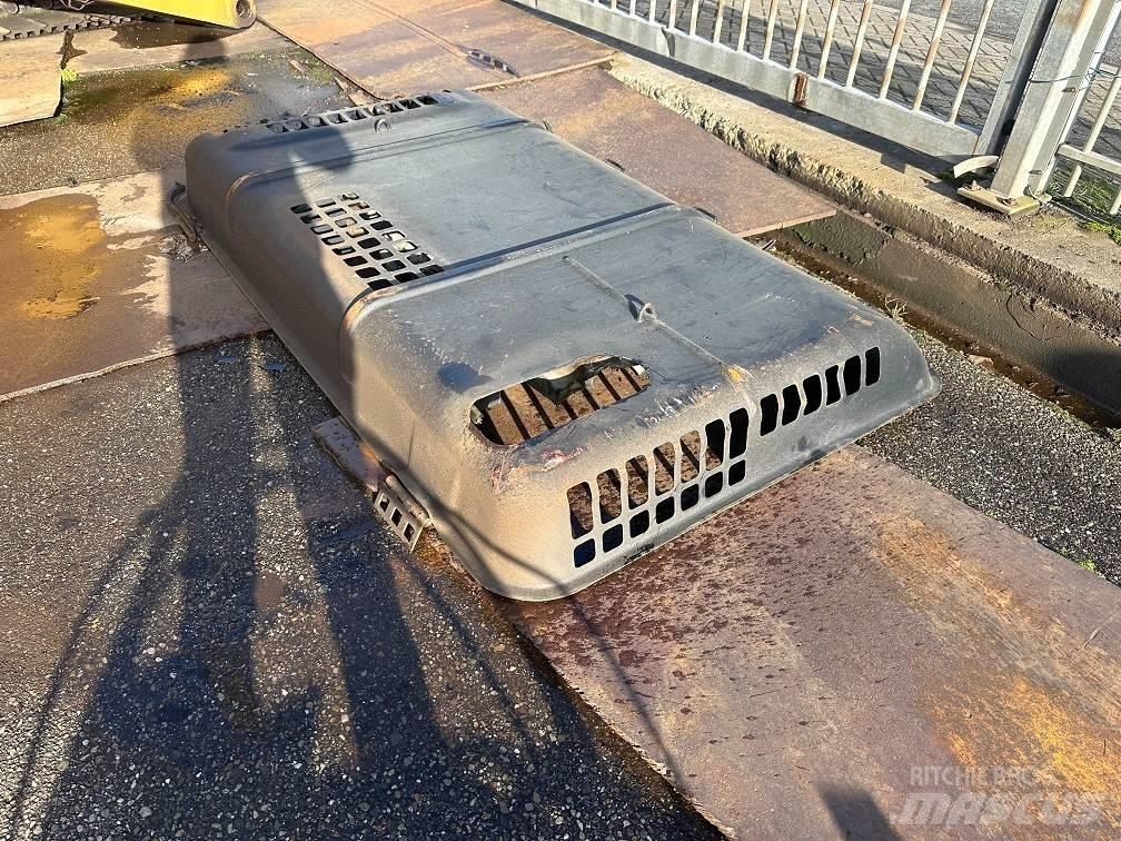 CAT 325DL hood 섀시 및 서스펜션