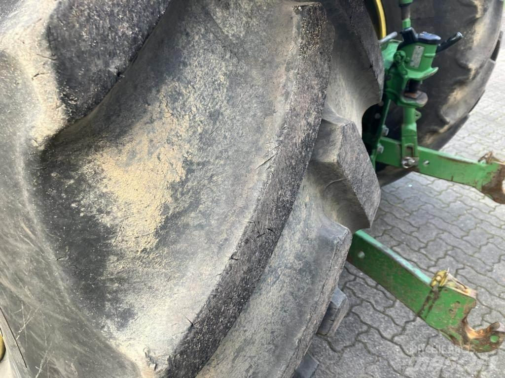 John Deere 6215R 트랙터