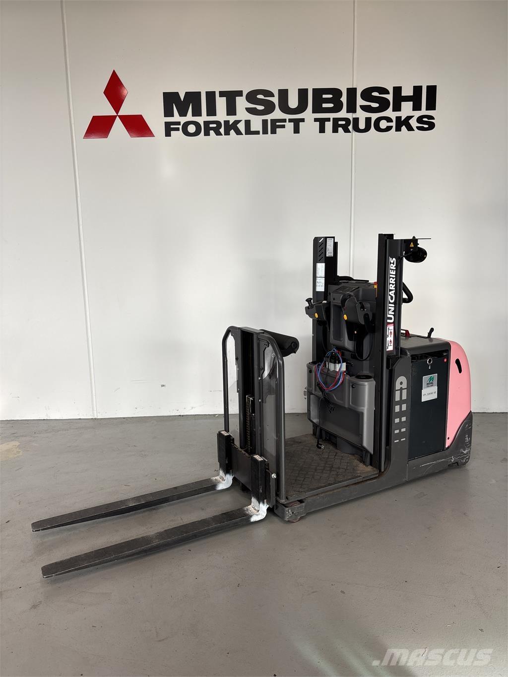 UniCarriers EPL100 경량 반출 리프터