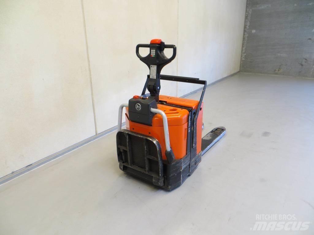 BT LPE200/8 로우 리프터(승강대 포함)