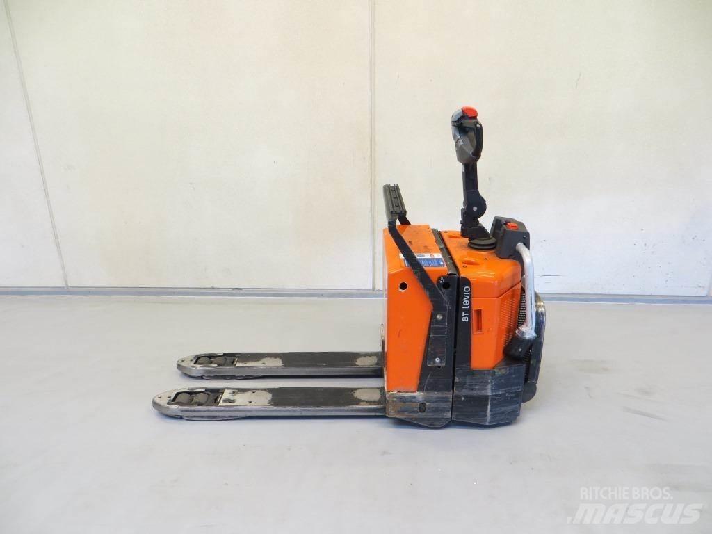 BT LPE200/8 로우 리프터(승강대 포함)