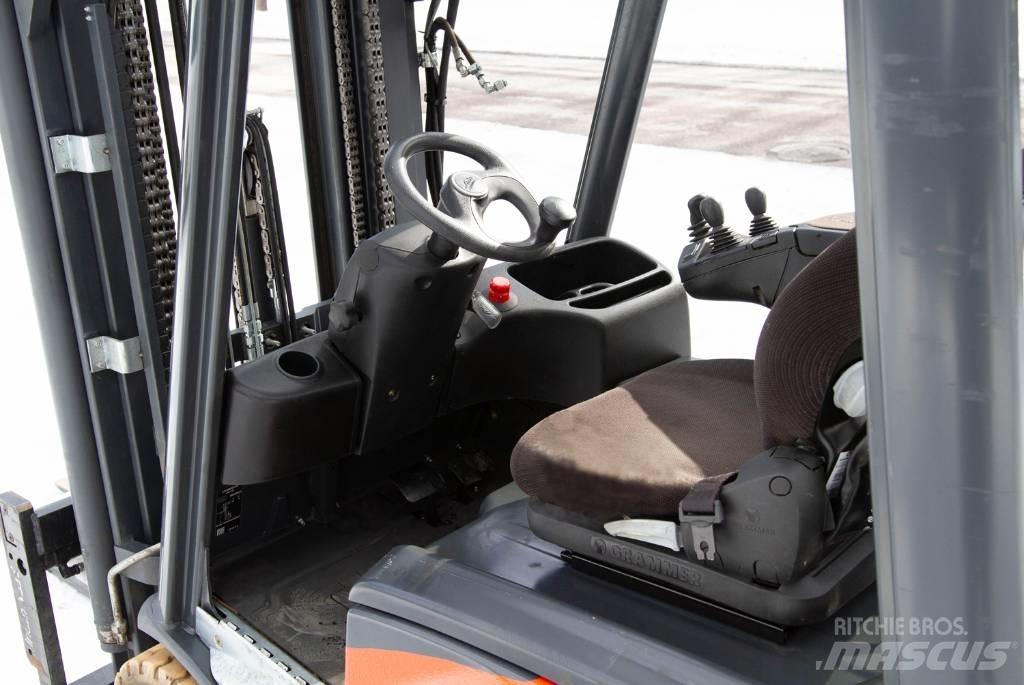 Linde E16C-02 전동 지게차