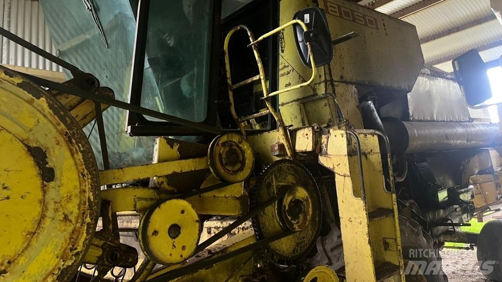 New Holland 8050 콤바인 수확기