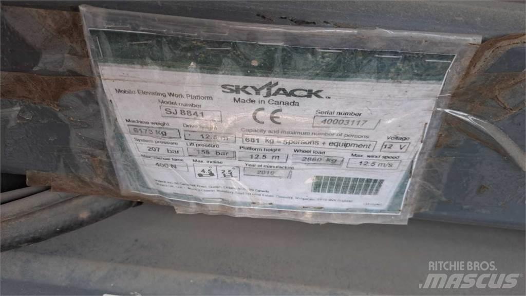 SkyJack 8841RT 가위형 리프트