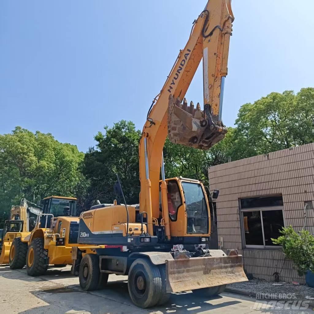 Hyundai R210w-9 중형굴삭기 7톤-28톤
