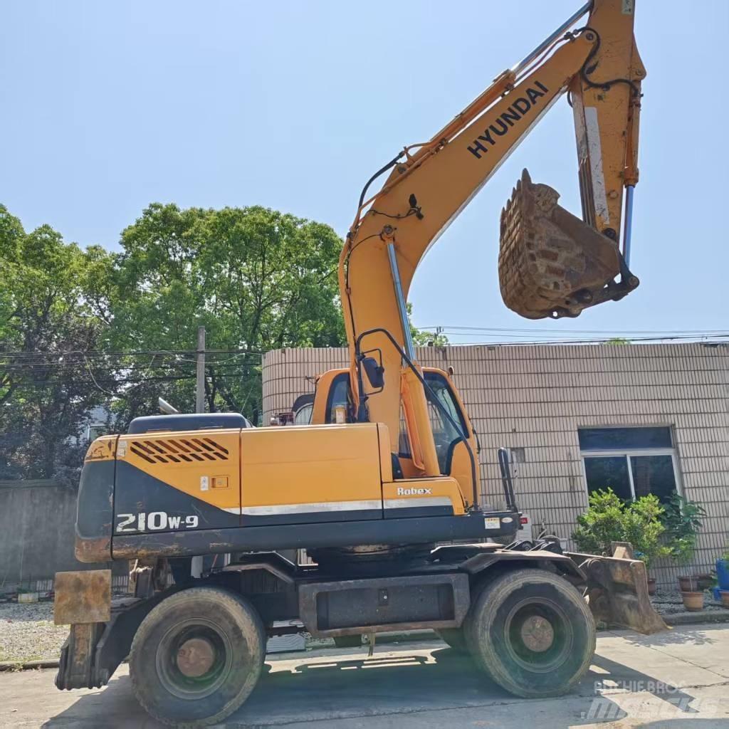 Hyundai R210w-9 중형굴삭기 7톤-28톤