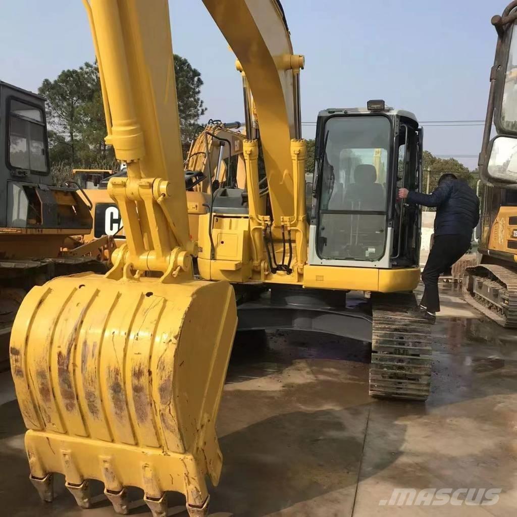 Komatsu PC 138 US 중형굴삭기 7톤-28톤