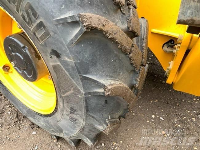 JCB 535-125 텔러 핸들러