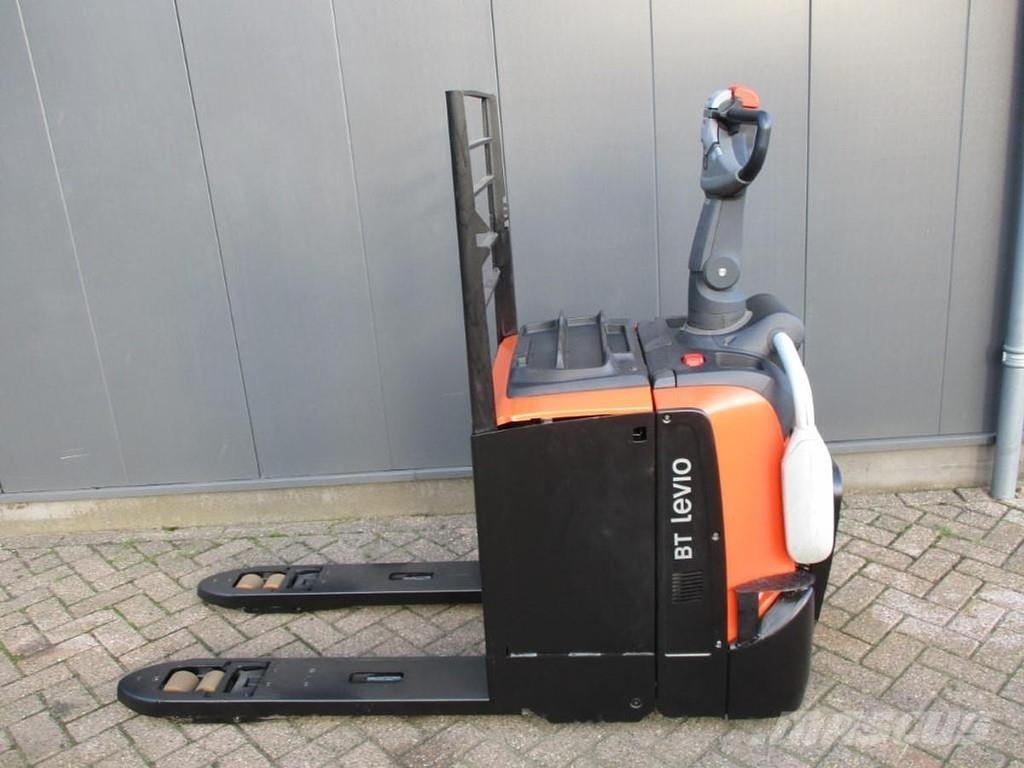 Toyota LPE250 로우 리프터(승강대 포함)