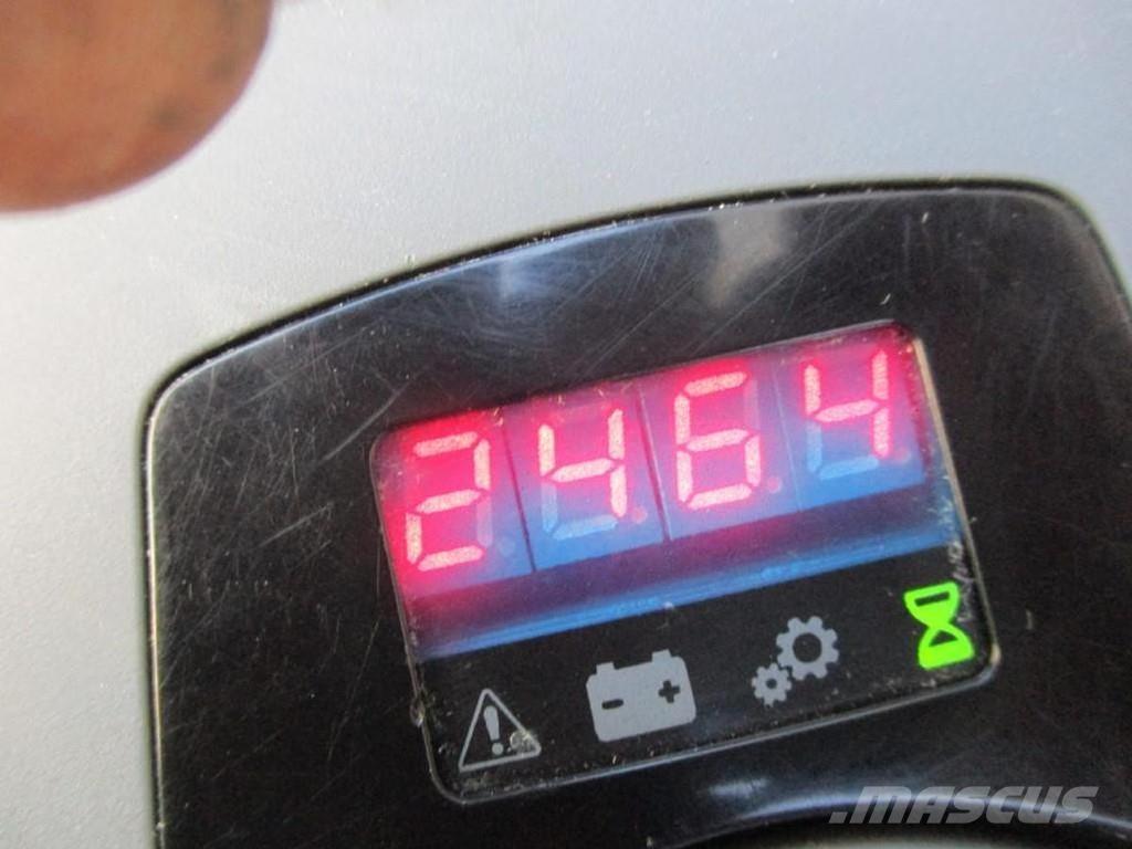 Toyota LPE250 로우 리프터(승강대 포함)