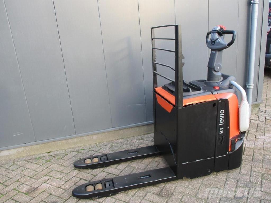 Toyota LPE250 로우 리프터(승강대 포함)